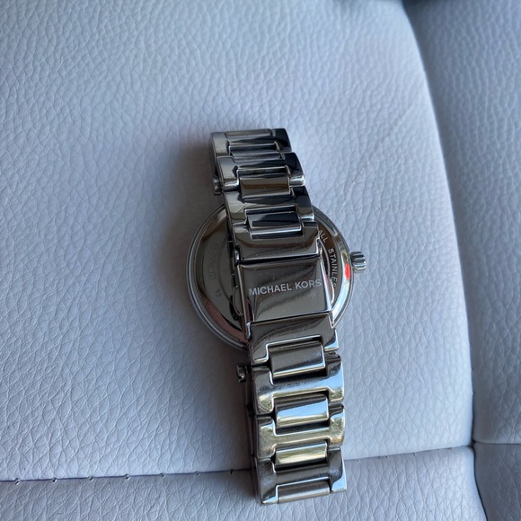 Michael Kors Watch - Picture 4 of 8